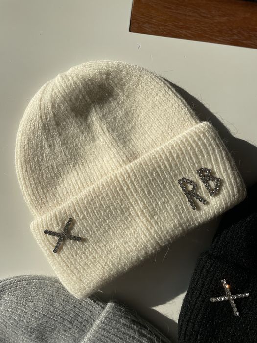 Дамска зимна шапка плетиво с камъни