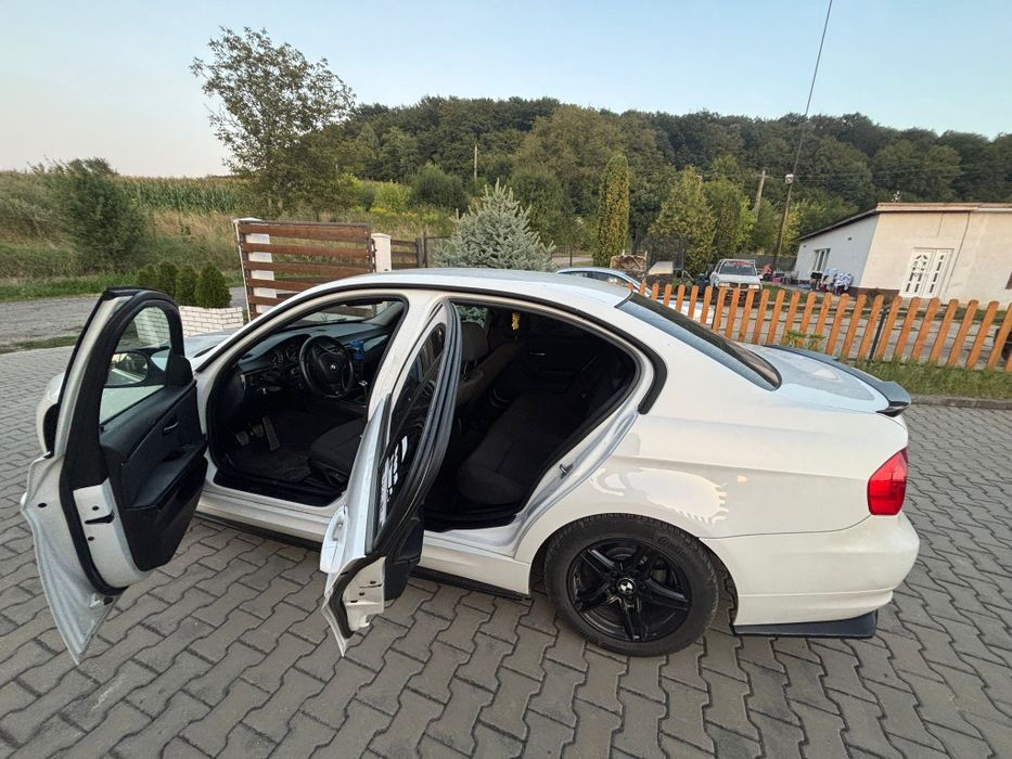 Vănd Bmw e90 seria 3 LCI