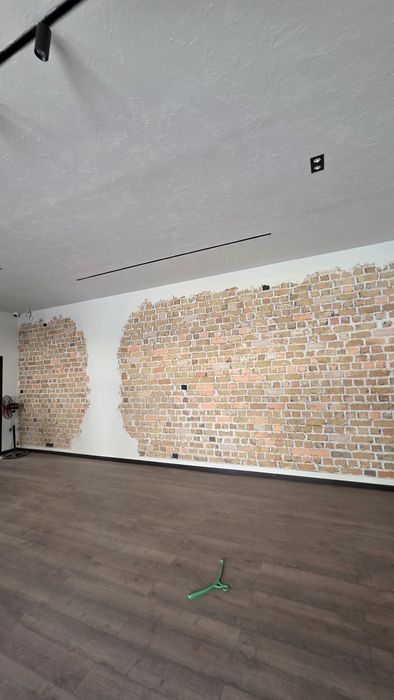 Продам под строительство 5 га вместе с зданием 10000 м2 .Новый Узбекис