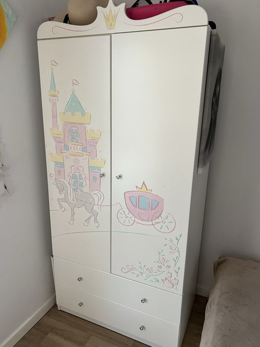 Mobilier dormitor copii - birou, dulap/dressing, scaun birou