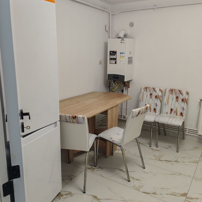 Închiriez apartament