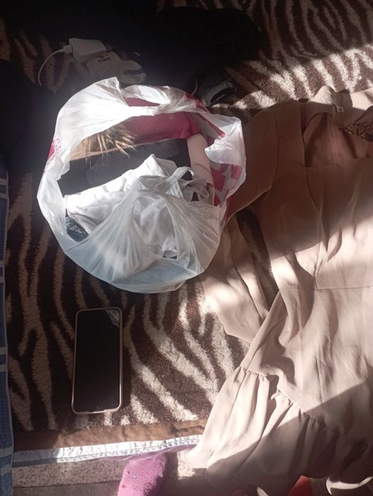 Отдам бесплатно детский вещи женские вещт