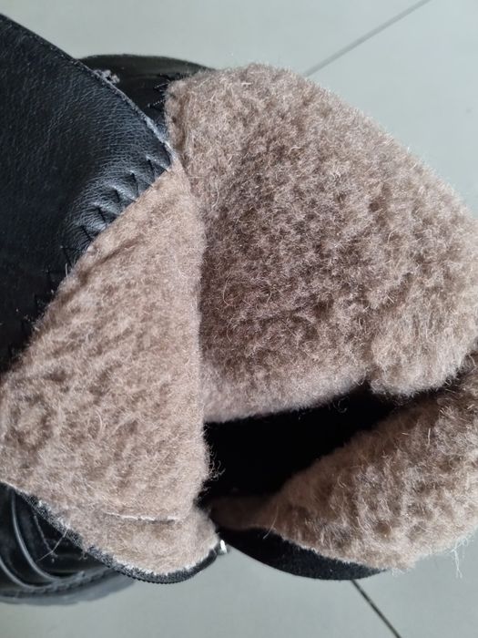 Продам  женские ботинки 39р