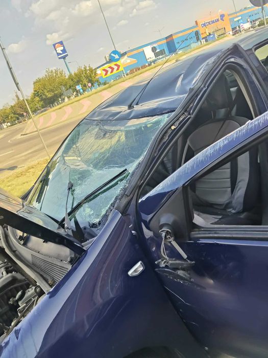VAND AUTO LOGAN 1.2 BENZINA 2016 AVARIAT Pret negociabil