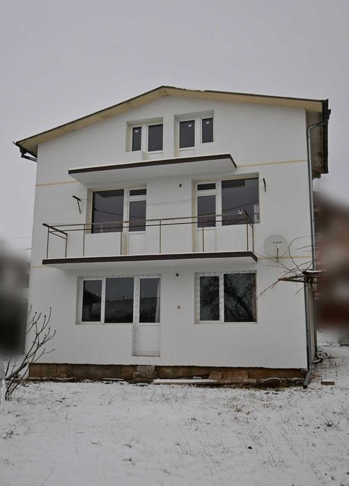 Самостоятелна, двуетажна, масивна къща в гр. Радомир