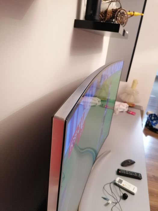 Vând televizor Samsung H 8000 curbat