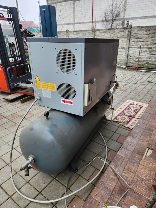 Compresor cu șurub Ingersoll Rand 15 kW 500L + uscător frigorific | 5.000 ore
