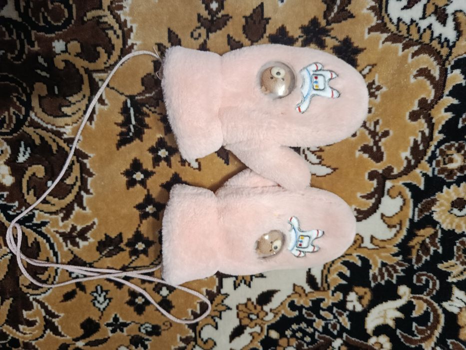 Продам варежки на девочку 8-10 лет