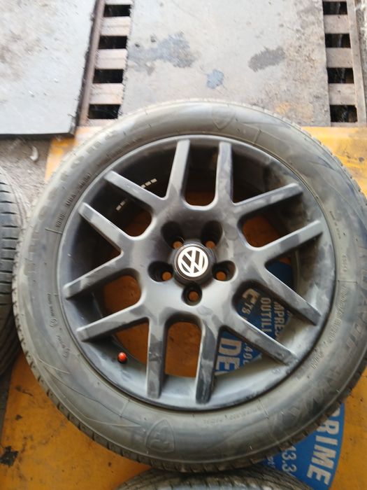 Jante aliaj R16,  5x100 , originale Golf 4 , stare impecabilă fără defecte doar prăfuite ,  cu anvelope de vară  205/55/R16 FIRESTONE DOT 46.2023