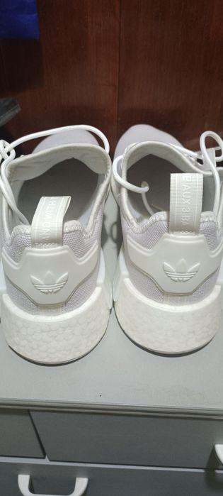 Спортивные кроссовки