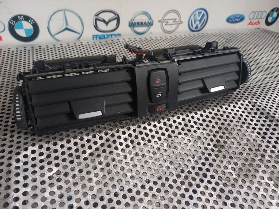 Grile Grila Ventilatie Bord Centrala Bmw F30 F31 320 D Motor N47D20D - Dezmembrari Arad