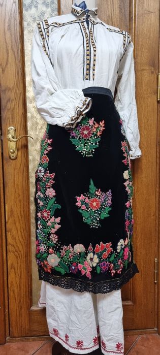 Costum popular autentic