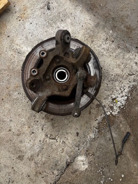 Fuzeta stanga spate completa cu rulment si disc Bmw X3 F25 X-drive Xd 3.0 diesel n57