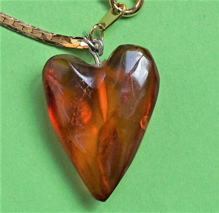 2 броя бижута - кехлибарено колие, гривна