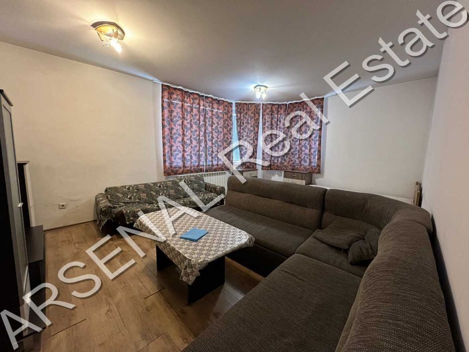 Четиристаен апартамент под наем, Студентски град