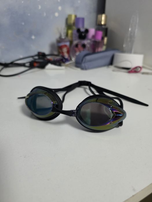 Очки и шапочки для плавания
