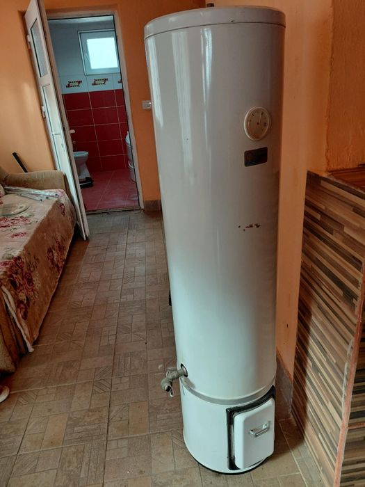 Vând boiler pe curent și lemne