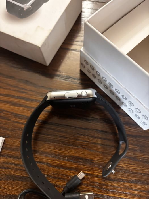 Smart Часовник ЧИСТО НОВ