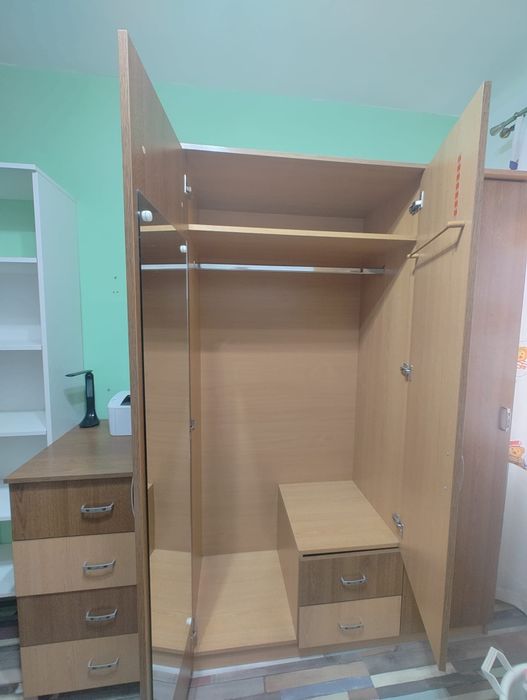 Vând mobilă. Dulap, dulăpior, birou