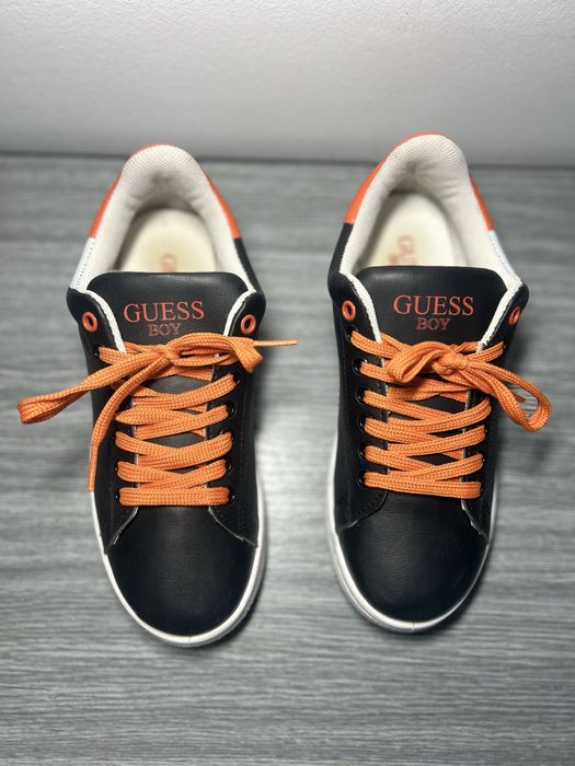 Adidași Guess Boy, marimea 36 negri cu șireturi portocalii