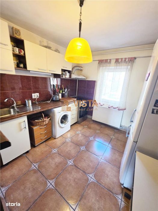 Apartament 4 camere, zona Racadau