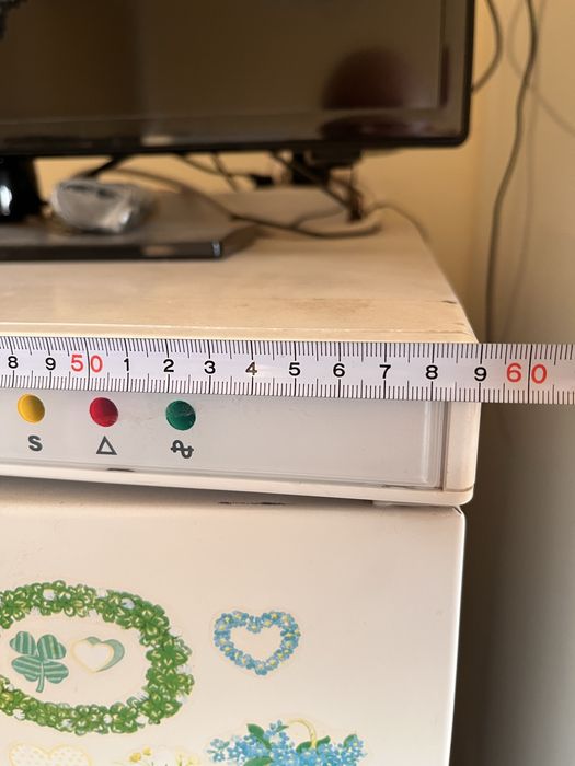 Продавам вертикален фризер.