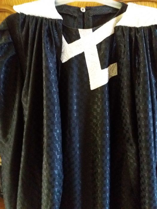 rochie si sacou negru cu alb , midi, M -L ,maneca lunga ,pret 75 lei