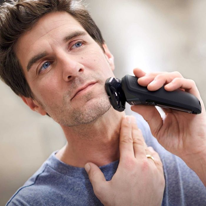Електрическа самобръсначка Philips Shaver Series 5000 S5579/50 Wet & Dry -  НОВА ЗАПЕЧАТАНА-