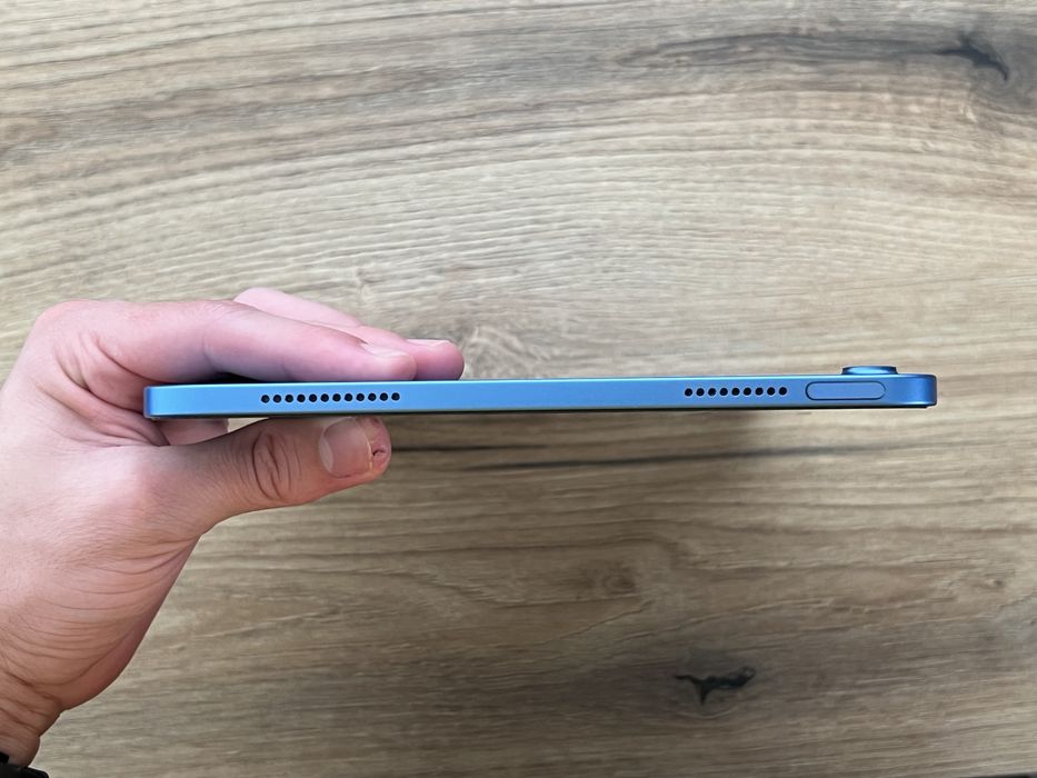 iPad 10th Generation 64GB + Писалка и Два калъфа