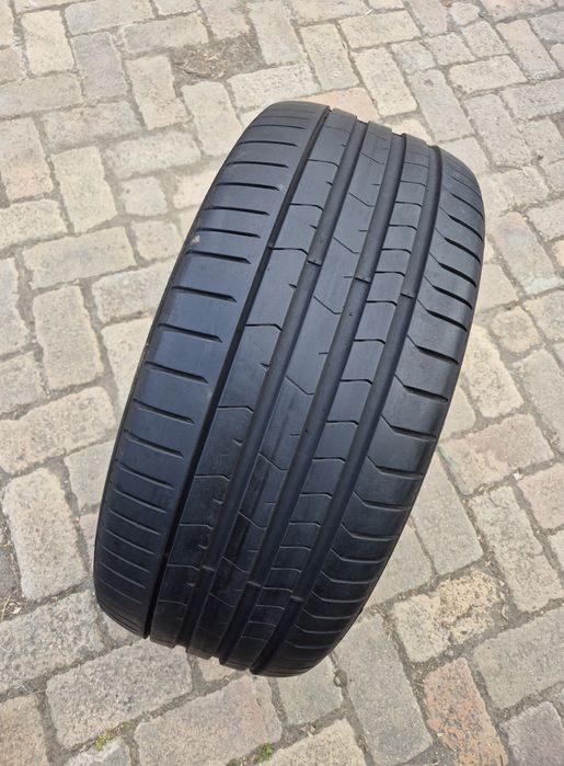 O bucată 275/40 R21 vară - una Pirelli