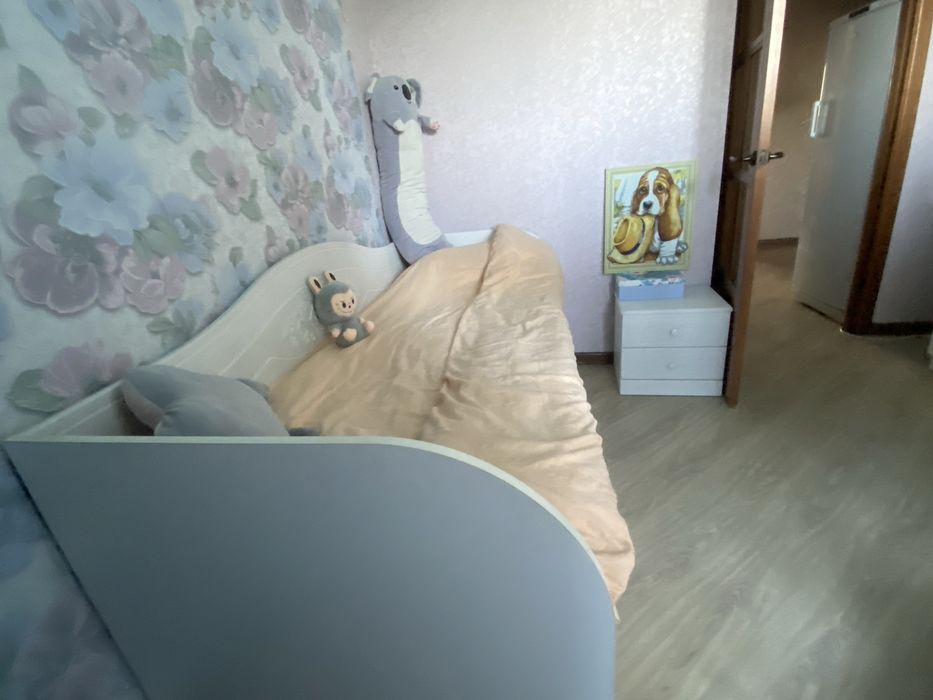 Продам кровать для девочек.