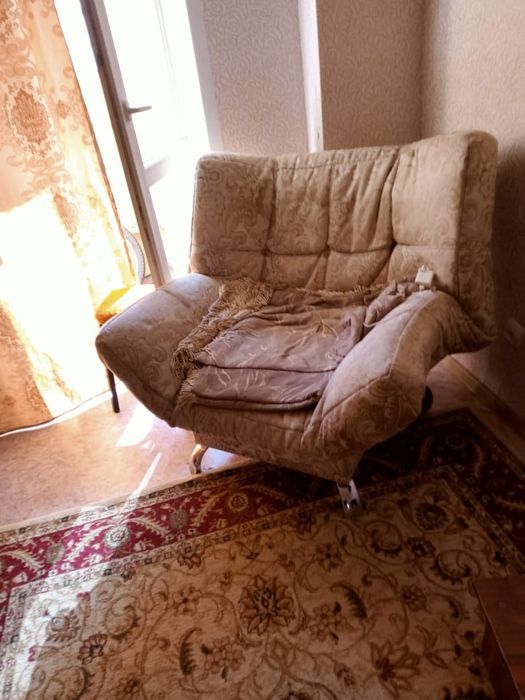 Отдам даром диван с креслом и двухъярусную кровать