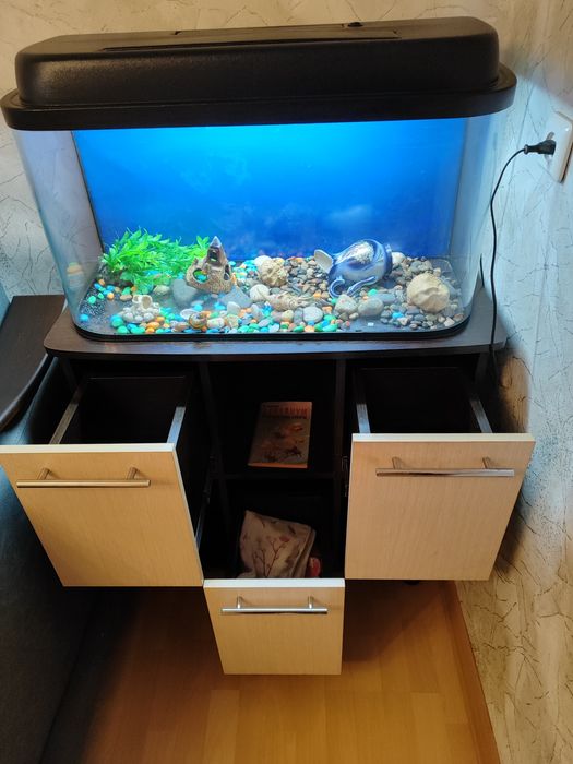 Аквариум с тумбой