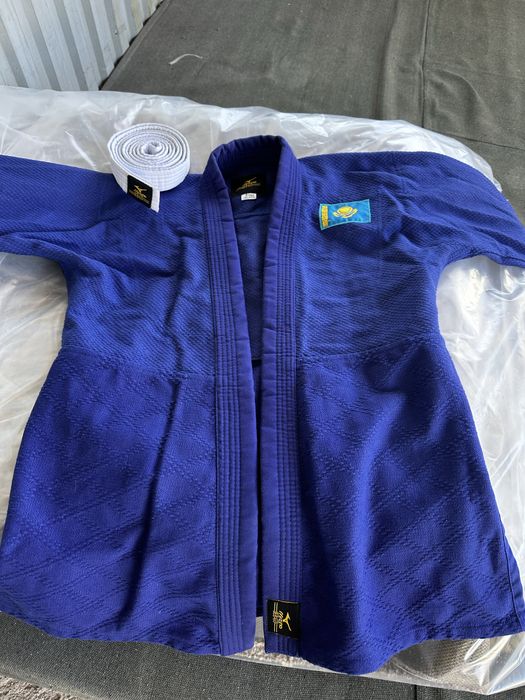 Продам кимоно новая