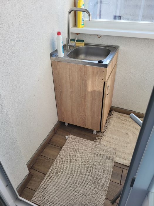 Închiriez apartament cu 2 camere