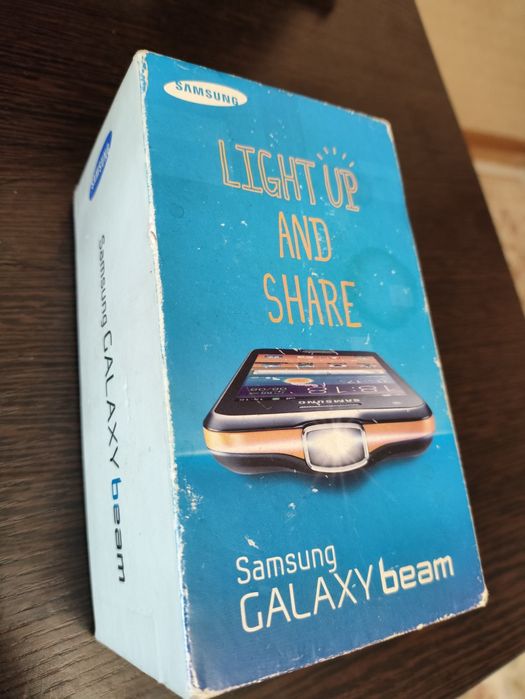 Телефон с проектором Samsung Galaxy Beam