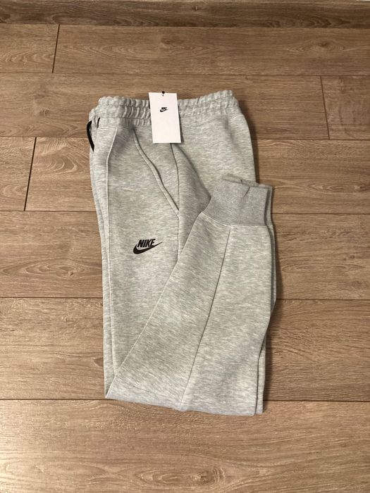 НОВО ОРИГИНАЛНО дамско долнище Nike