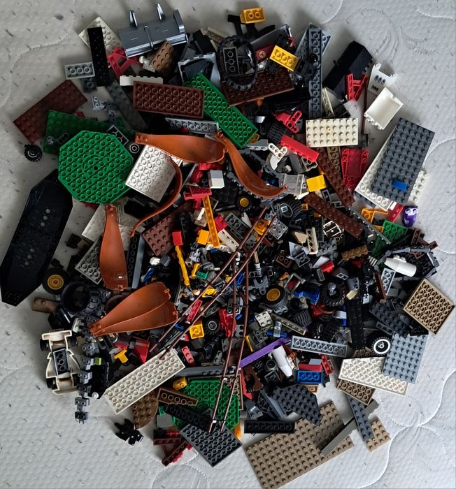 Colecție Masivă LEGO: 75+ Minifigurine Star Wars, Ninjago, City, etc