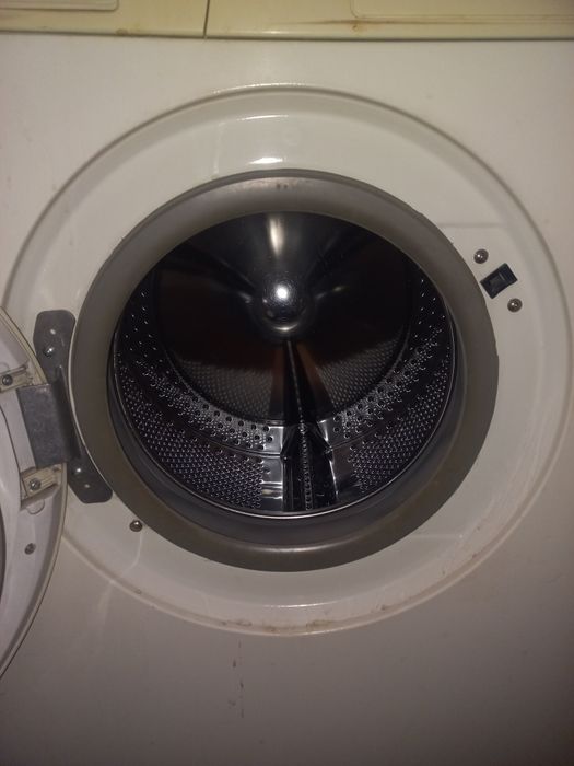 Продаётся стиральная машина Индезит.