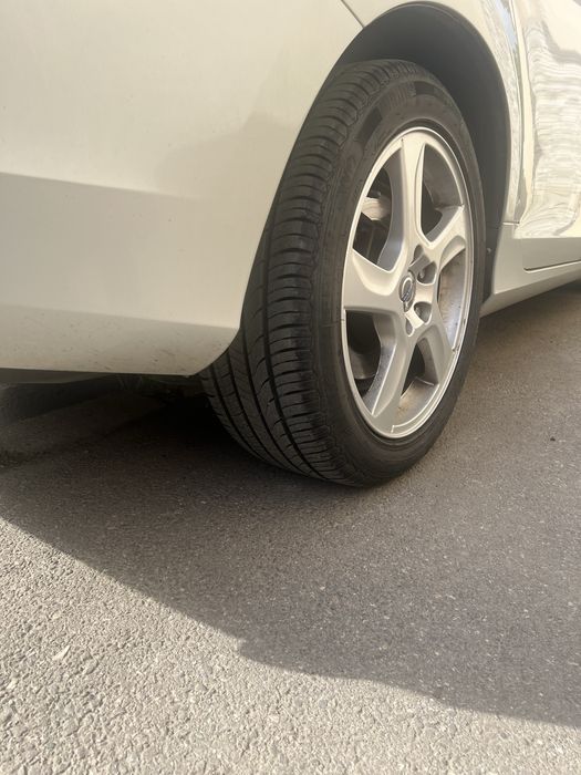 Vand/Schimb Volvo V60 D5 2011 volan pe dreapta