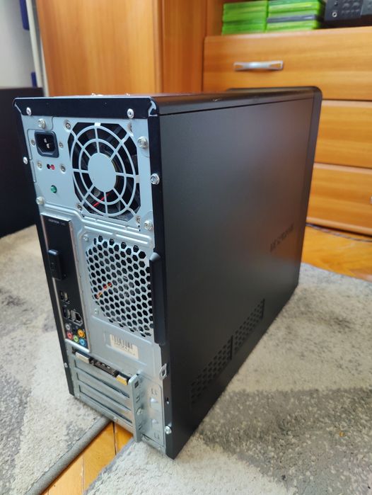 Vând computer Intel Core2 Quad
