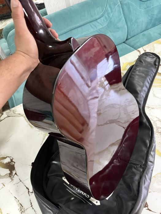 Classic Klassik Gitara sotiladi GOLDEN chexol bilan