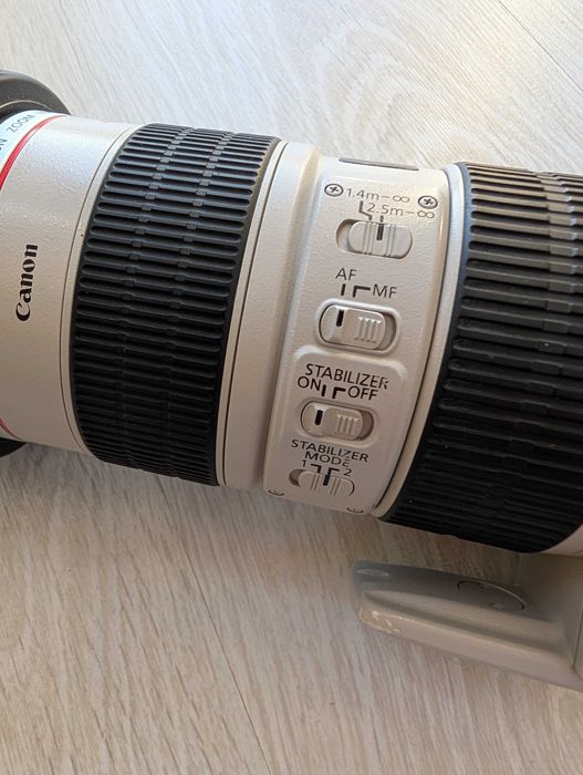Canon EF 70-200mm f/2.8 L IS USM in stare excelenta
