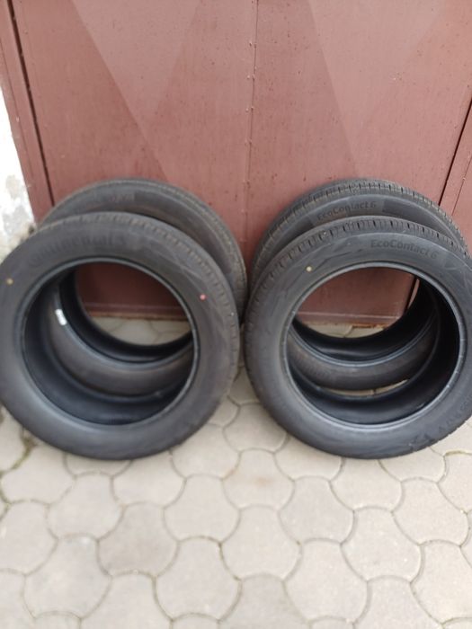 Vând  set cauciucuri   Continental 215/55/17 V