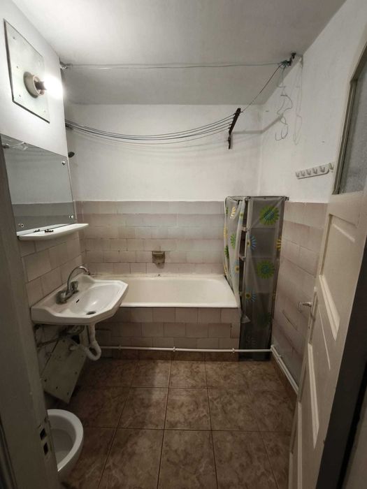 Inchiriez apartament 2 camere, decomandat, Brosteni