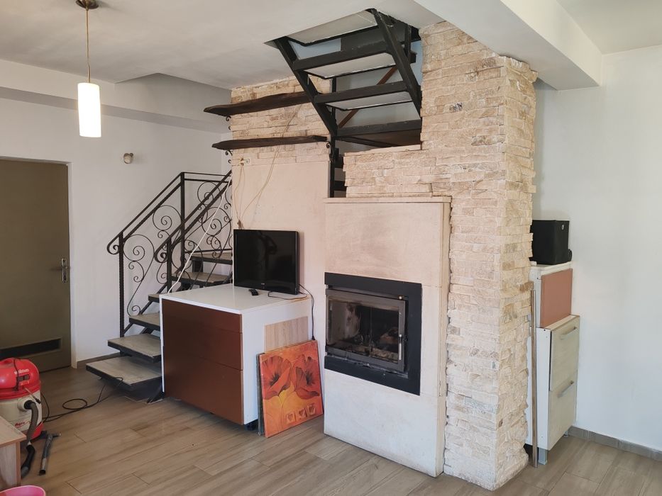 Închiriez apartament in curte (vila)150 mp