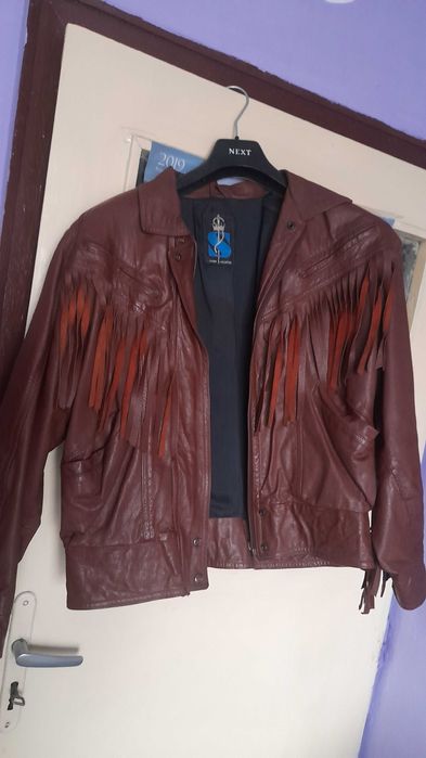 Дамско, кожено яке с ресни. М- L размер. Естествена кожа.