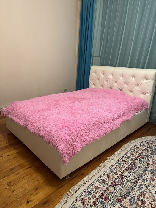 Кровать с матрасом