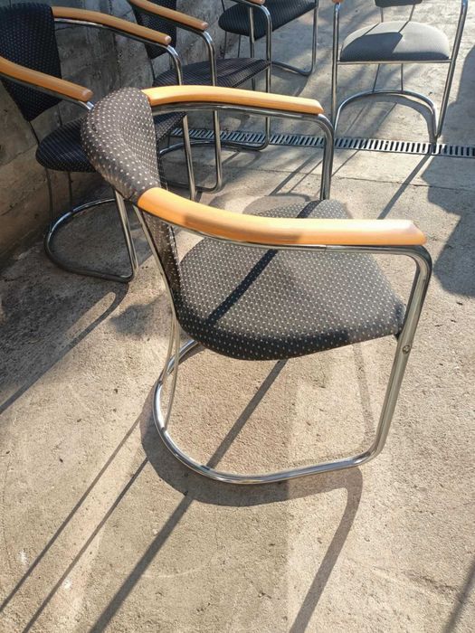 Set 6 scaune deosebite pe cadru metalic