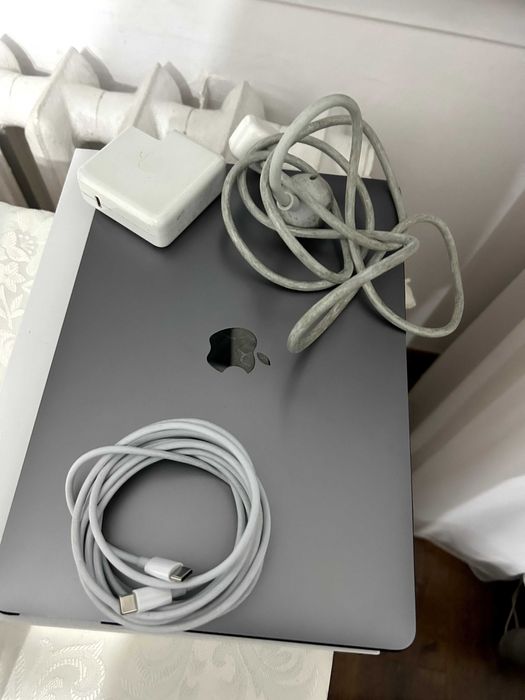 MacBook Pro 13' 2019 / 8 GB / SSD 128GB